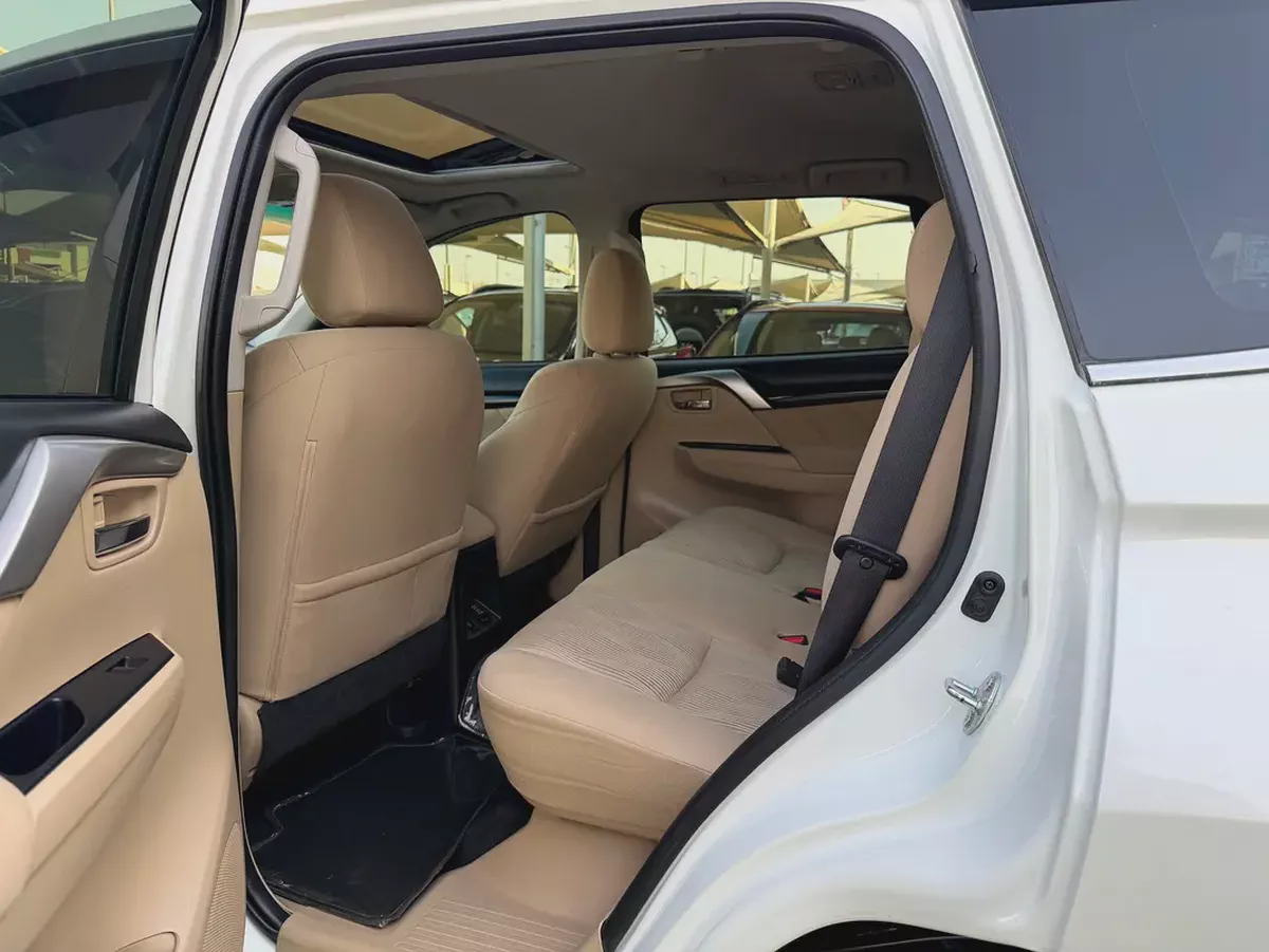 Mitsubishi Montero Sport -2019-GLS -4WD Medium Line - GCC -FREE ACCIDENT—ORIGINAL PAINT-9-9