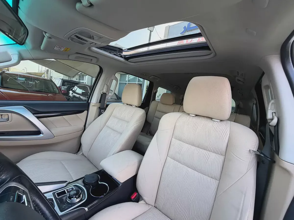 Mitsubishi Montero Sport -2019-GLS -4WD Medium Line - GCC -FREE ACCIDENT—ORIGINAL PAINT-14-14