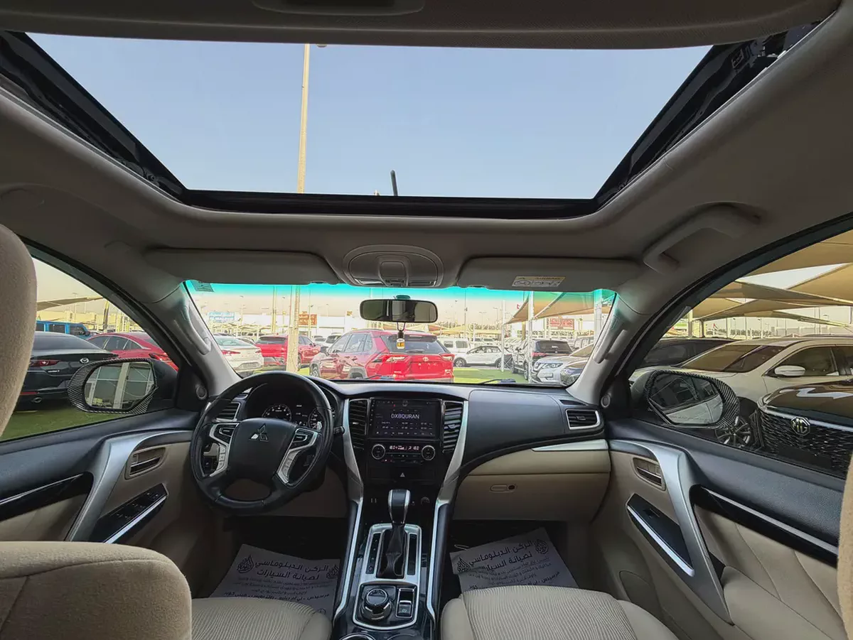 Mitsubishi Montero Sport -2019-GLS -4WD Medium Line - GCC -FREE ACCIDENT—ORIGINAL PAINT-17-17