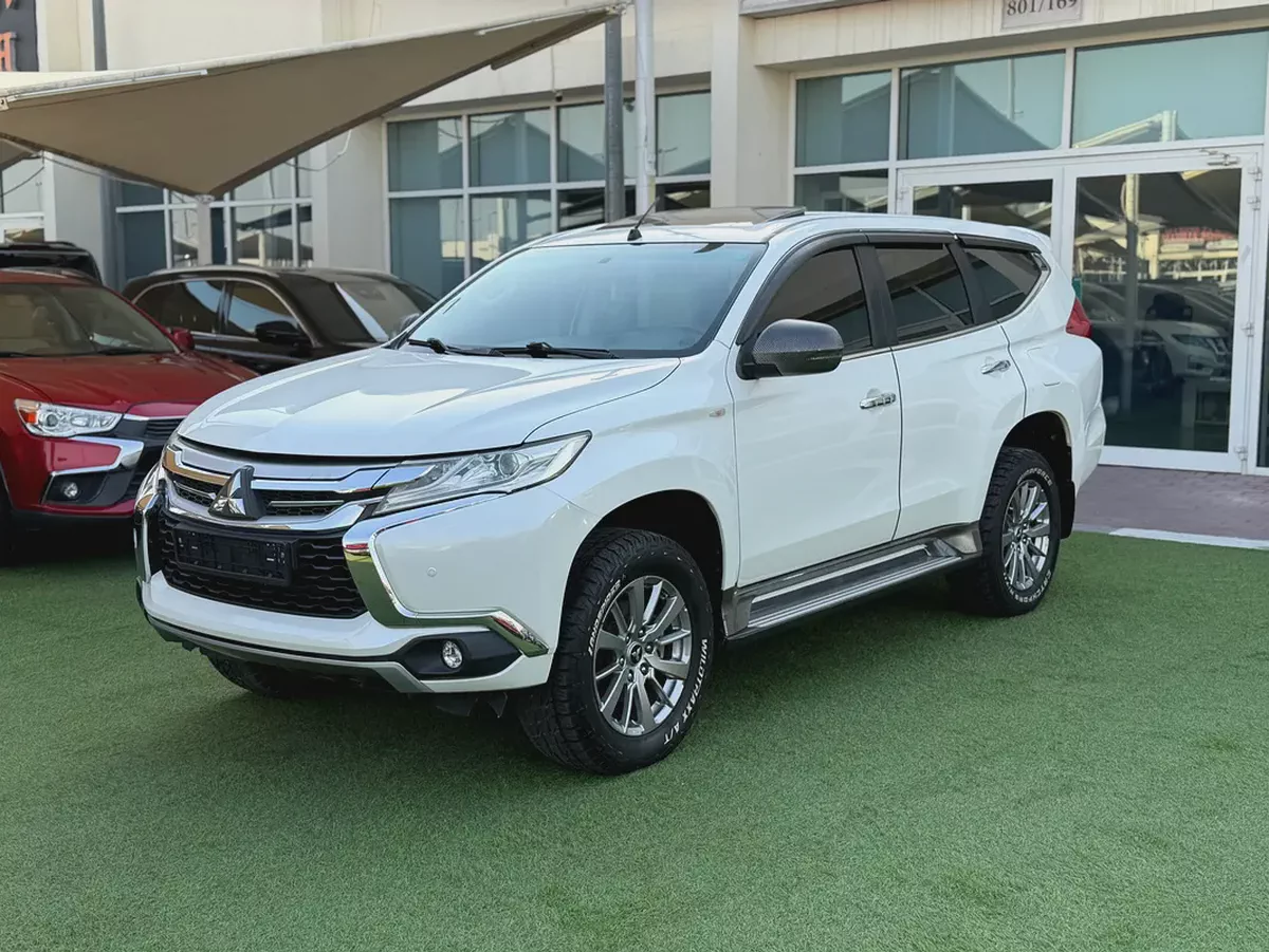 Mitsubishi Montero Sport -2019-GLS -4WD Medium Line - GCC -FREE ACCIDENT—ORIGINAL PAINT