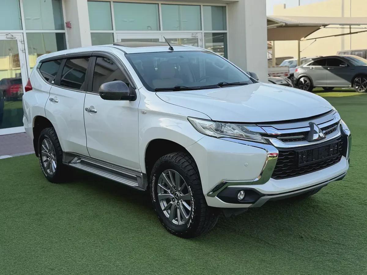 Mitsubishi Montero Sport -2019-GLS -4WD Medium Line - GCC -FREE ACCIDENT—ORIGINAL PAINT-1-1