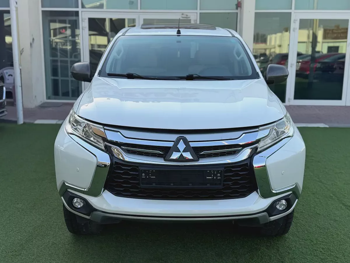 Mitsubishi Montero Sport -2019-GLS -4WD Medium Line - GCC -FREE ACCIDENT—ORIGINAL PAINT-2-2