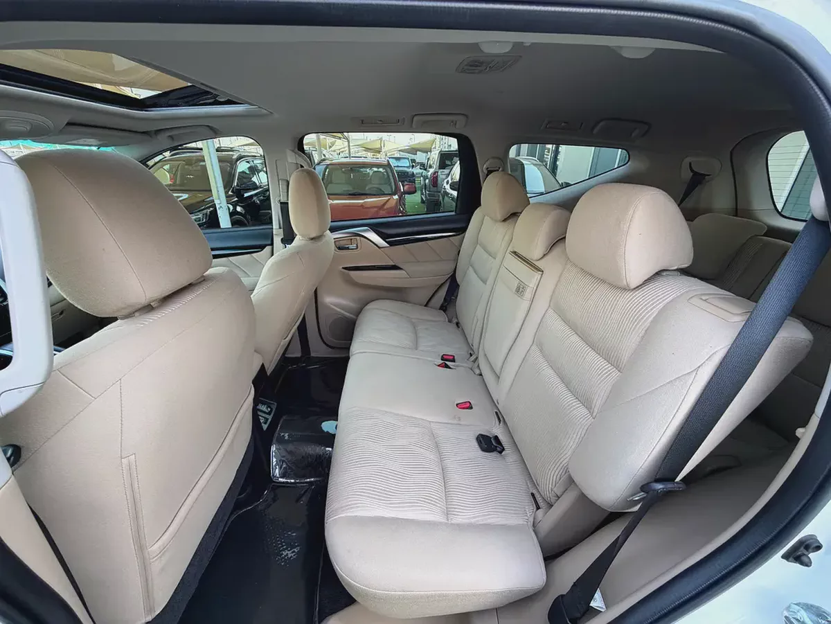 Mitsubishi Montero Sport -2019-GLS -4WD Medium Line - GCC -FREE ACCIDENT—ORIGINAL PAINT-8-8
