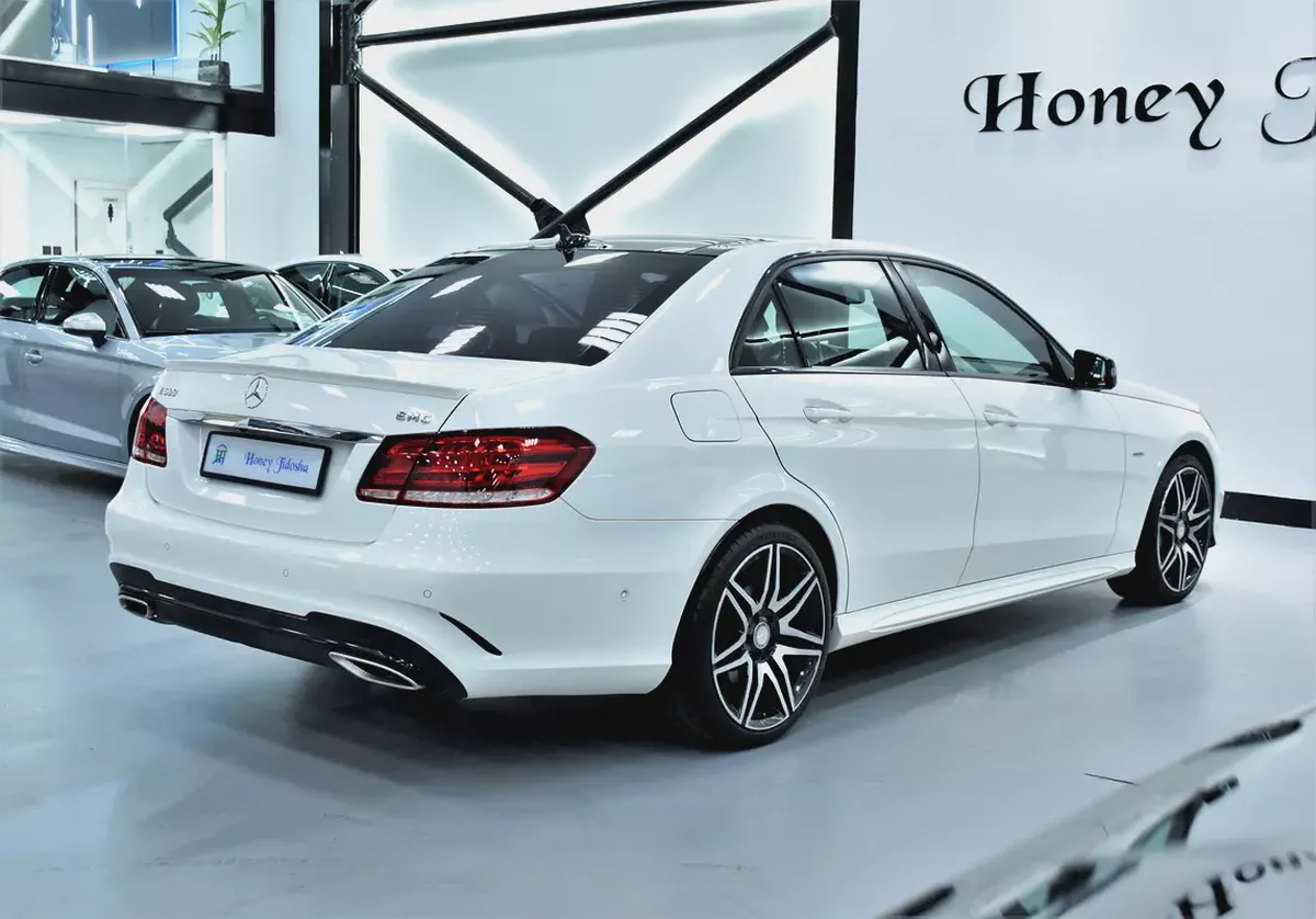 EXCELLENT DEAL for our Mercedes Benz E500 ( 2016 Model ) in White Color GCC Specs-6-6