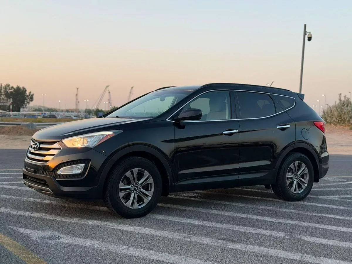 Hyundai Santa Fe  2016 Hyundai Santa Fe 2.4L V4 GDi Engine - Canadian Specs Clean Car - Eco Drive Mode --1-0