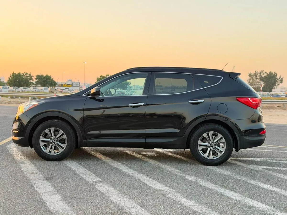 Hyundai Santa Fe  2016 Hyundai Santa Fe 2.4L V4 GDi Engine - Canadian Specs Clean Car - Eco Drive Mode --3-0
