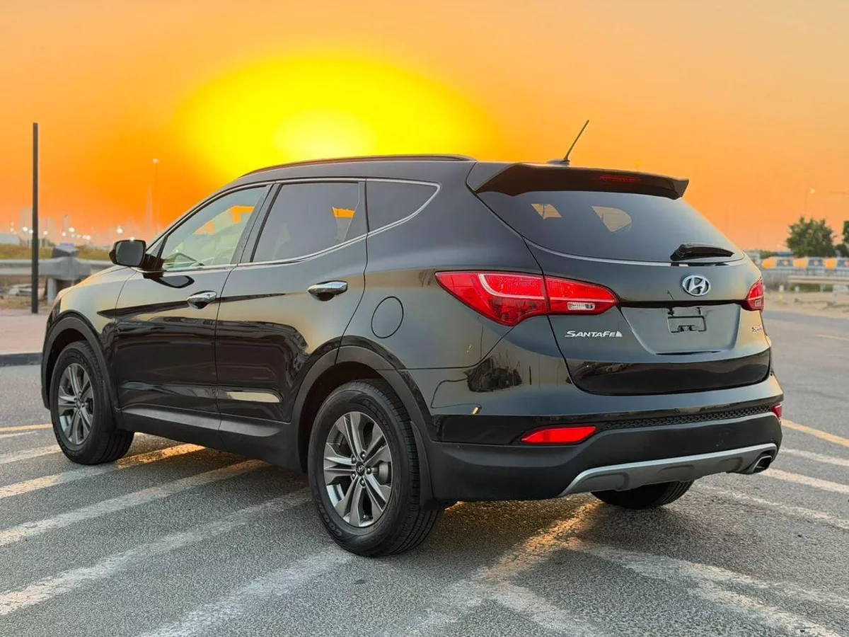 Hyundai Santa Fe  2016 Hyundai Santa Fe 2.4L V4 GDi Engine - Canadian Specs Clean Car - Eco Drive Mode --6-0