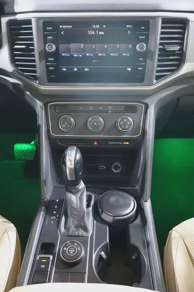 Original Paint . GCC Specs . 3.6L FSI . V6 Engine . Excellent Condition-11