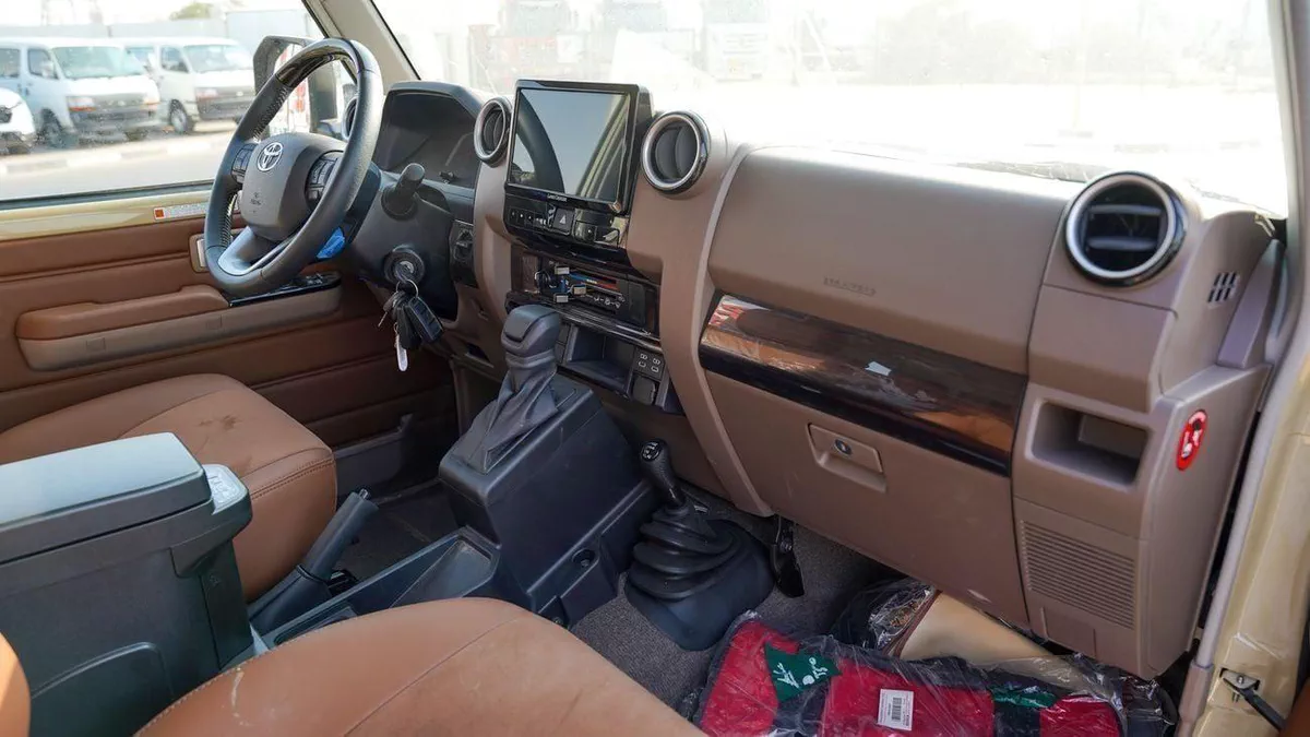 Toyota Land Cruiser 70 LC76 LX LX-10-0