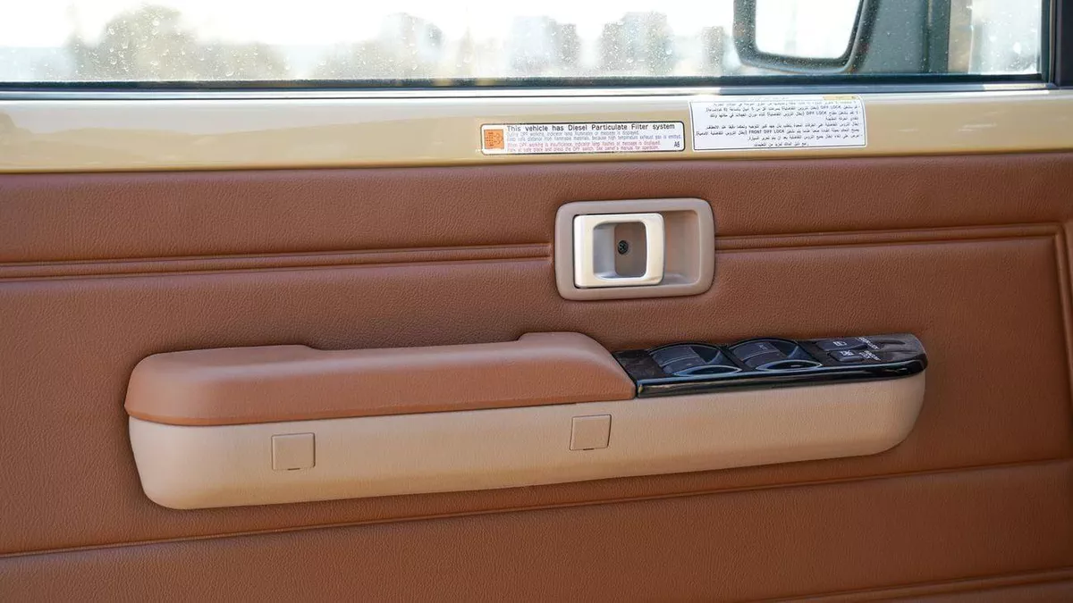 Toyota Land Cruiser 70 LC76 LX LX-8-0