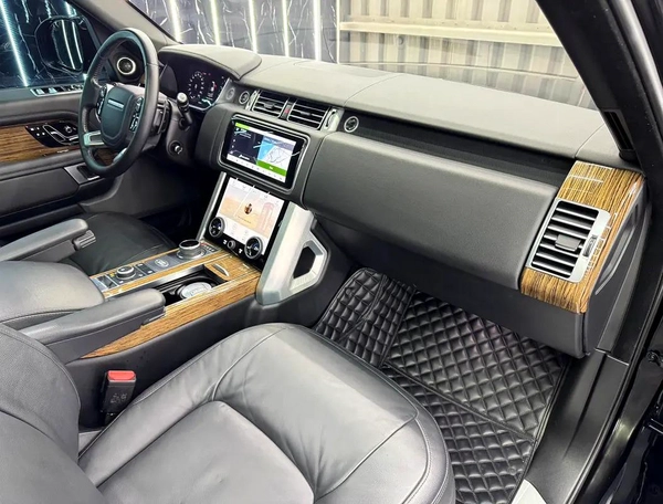 Land Rover Range Rover HSE 2021 | Original Paint | GCC | AL Tayer Warranty 2026 | Well Maintained