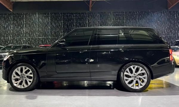 Land Rover Range Rover HSE 2021 | Original Paint | GCC | AL Tayer Warranty 2026 | Well Maintained