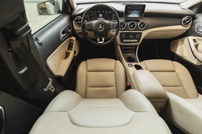 Mercedes-Benz GLA 220-19