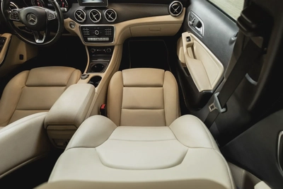 Mercedes-Benz GLA 220-17