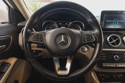 Mercedes-Benz GLA 220-8