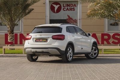 Mercedes-Benz GLA 220-21
