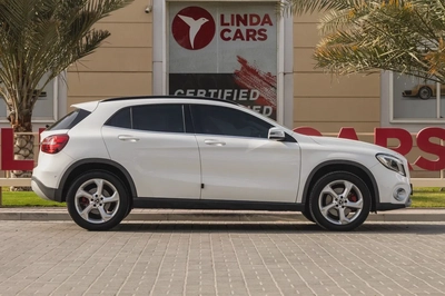 Mercedes-Benz GLA 220-14