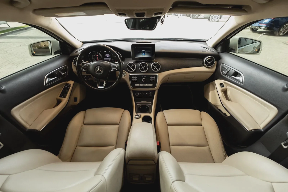 Mercedes-Benz GLA 220-13-13