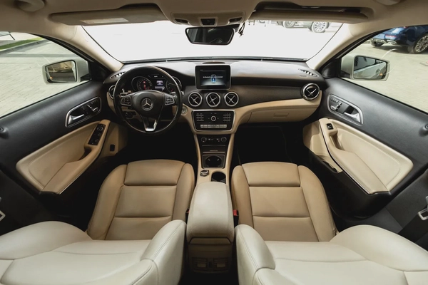 Mercedes-Benz GLA 220