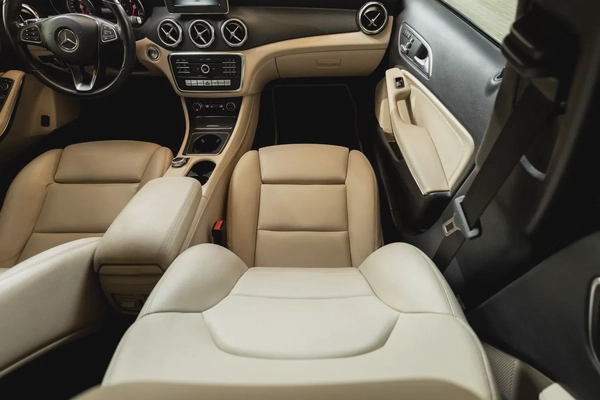 Mercedes-Benz GLA 220