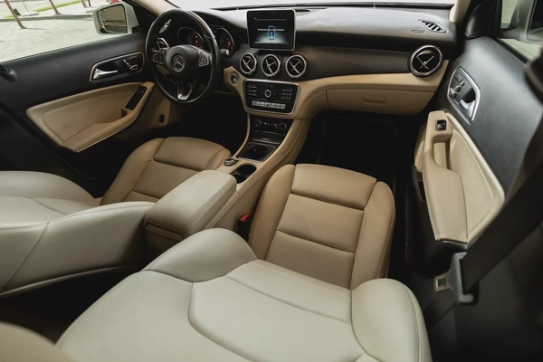 Mercedes-Benz GLA 220