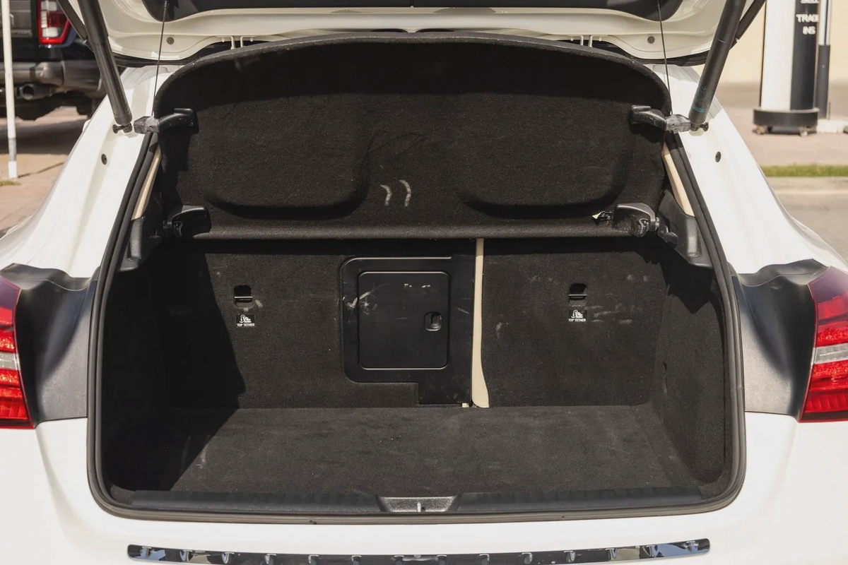 Mercedes-Benz GLA 220-9-9