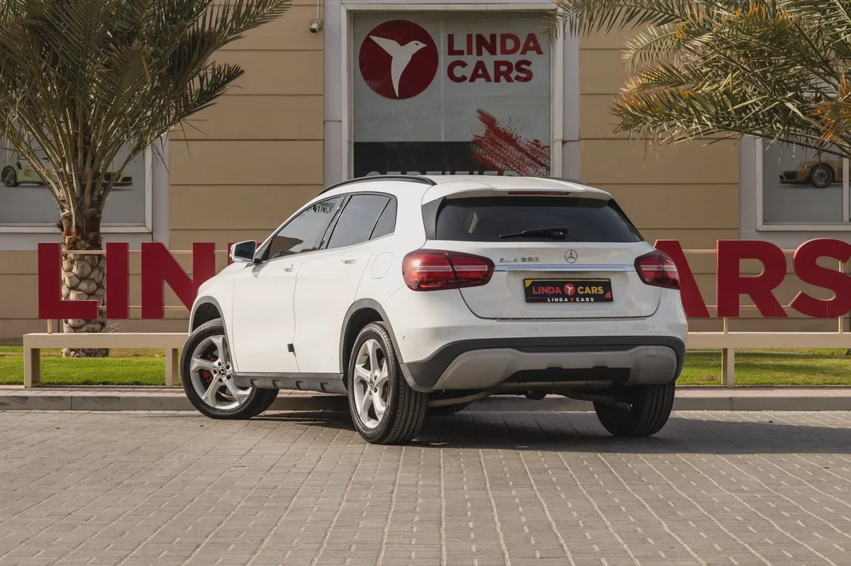 Mercedes-Benz GLA 220-18-18