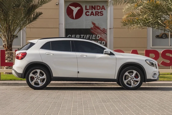 Mercedes-Benz GLA 220