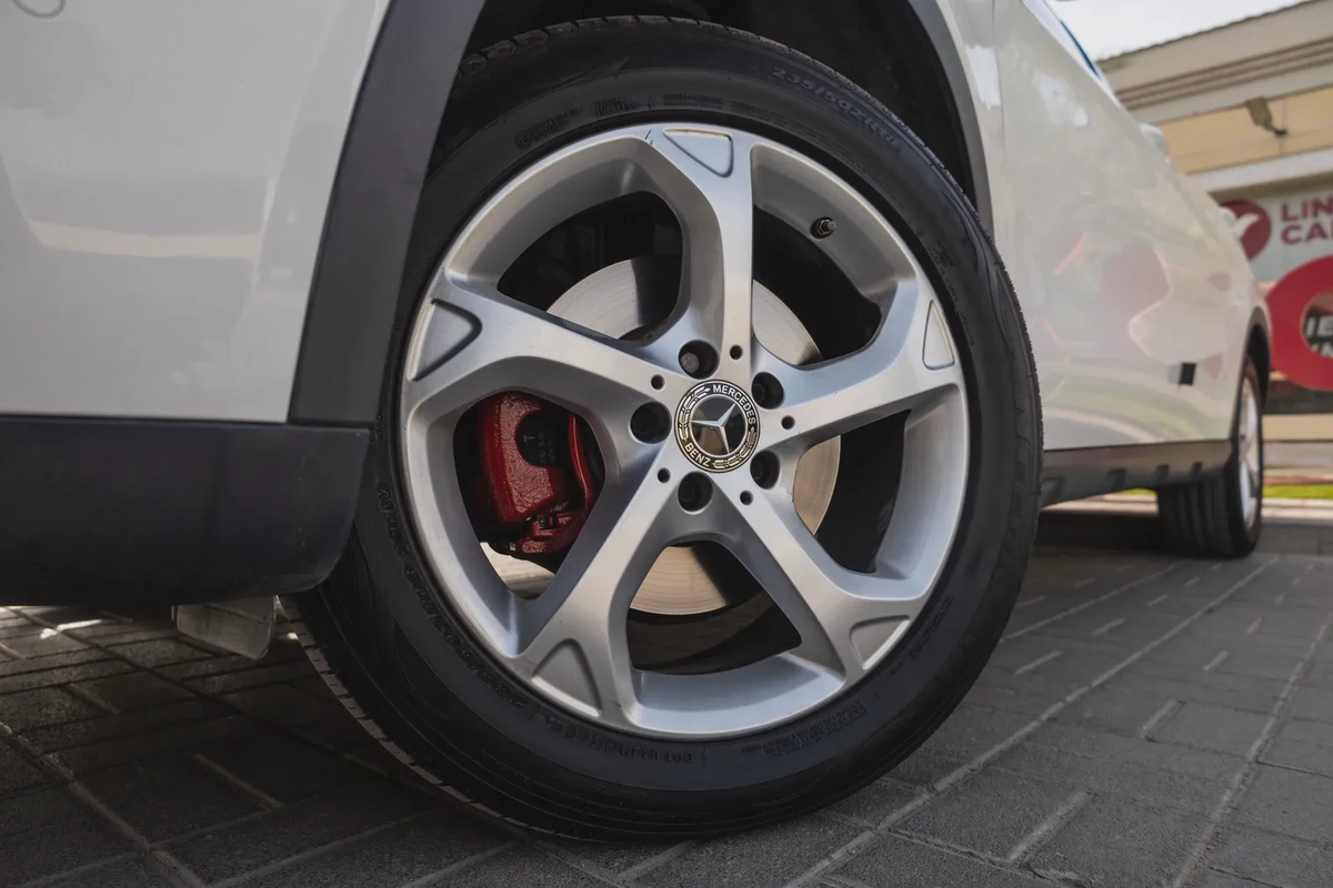 Mercedes-Benz GLA 220-12-12