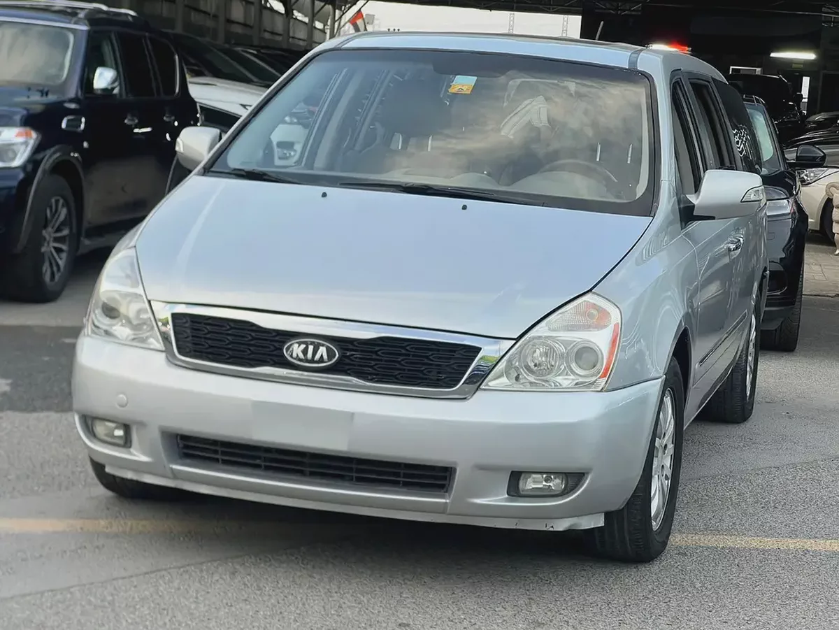 Kia Sedona Limited 2011 - American Specs