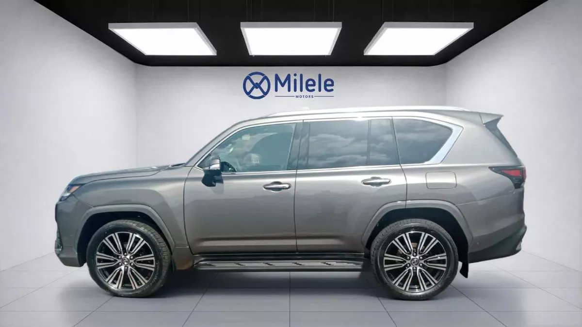 Lexus LX700h SIGNATURE-5-5