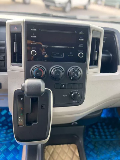 Toyota Hiace GL 2023 Toyota Hiace 3.5L V6 - GCC - Passenger Full Automatic - Patrol - 13 Seater - No Accident - 8-18