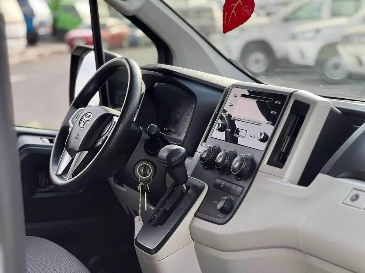 Toyota Hiace GL 2023 Toyota Hiace 3.5L V6 - GCC - Passenger Full Automatic - Patrol - 13 Seater - No Accident - 8-14-0