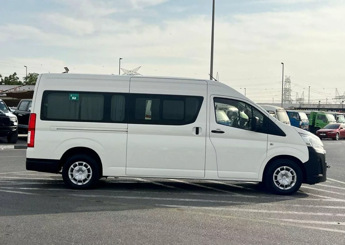Toyota Hiace GL 2023 Toyota Hiace 3.5L V6 - GCC - Passenger Full Automatic - Patrol - 13 Seater - No Accident - 8-8-0