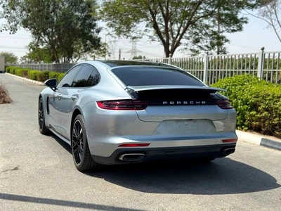 Porsche Panamera-6