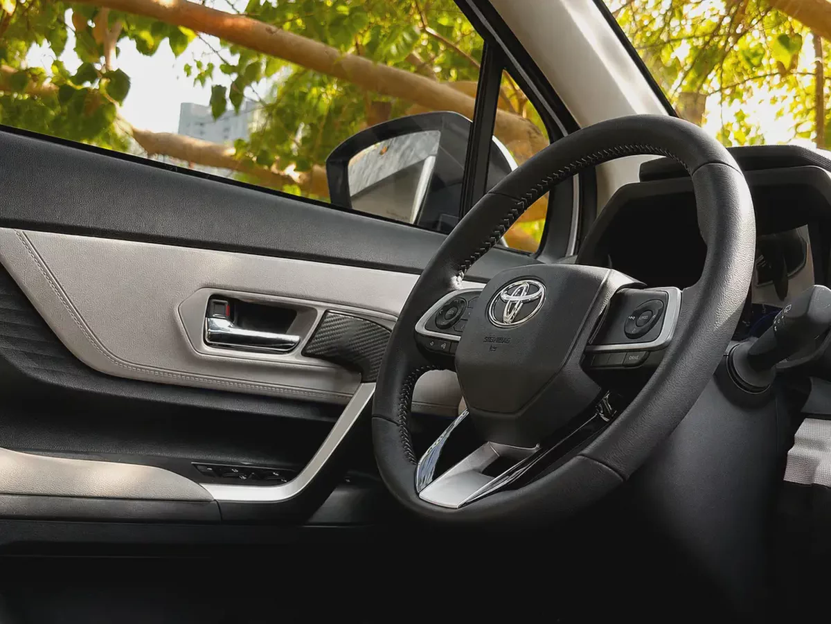 AED 906 PM | Under Al Futtaim warranty & Service Contract | 7-Seater-6-6