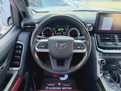 لاند كروزر VXR Tun Turbo فضي / احمر 2024 (الفطيم)-9