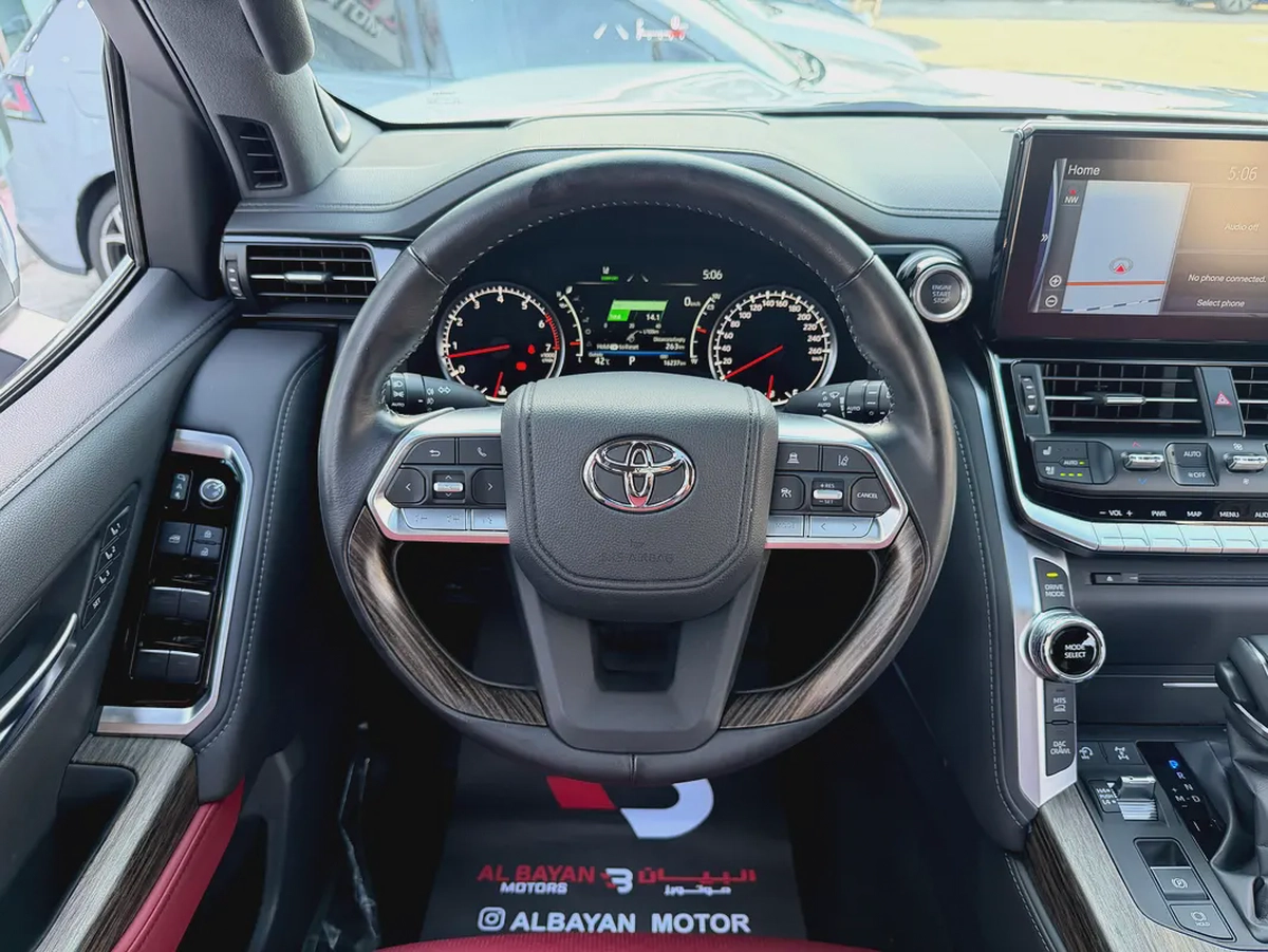 لاند كروزر VXR Tun Turbo فضي / احمر 2024 (الفطيم)-9-9