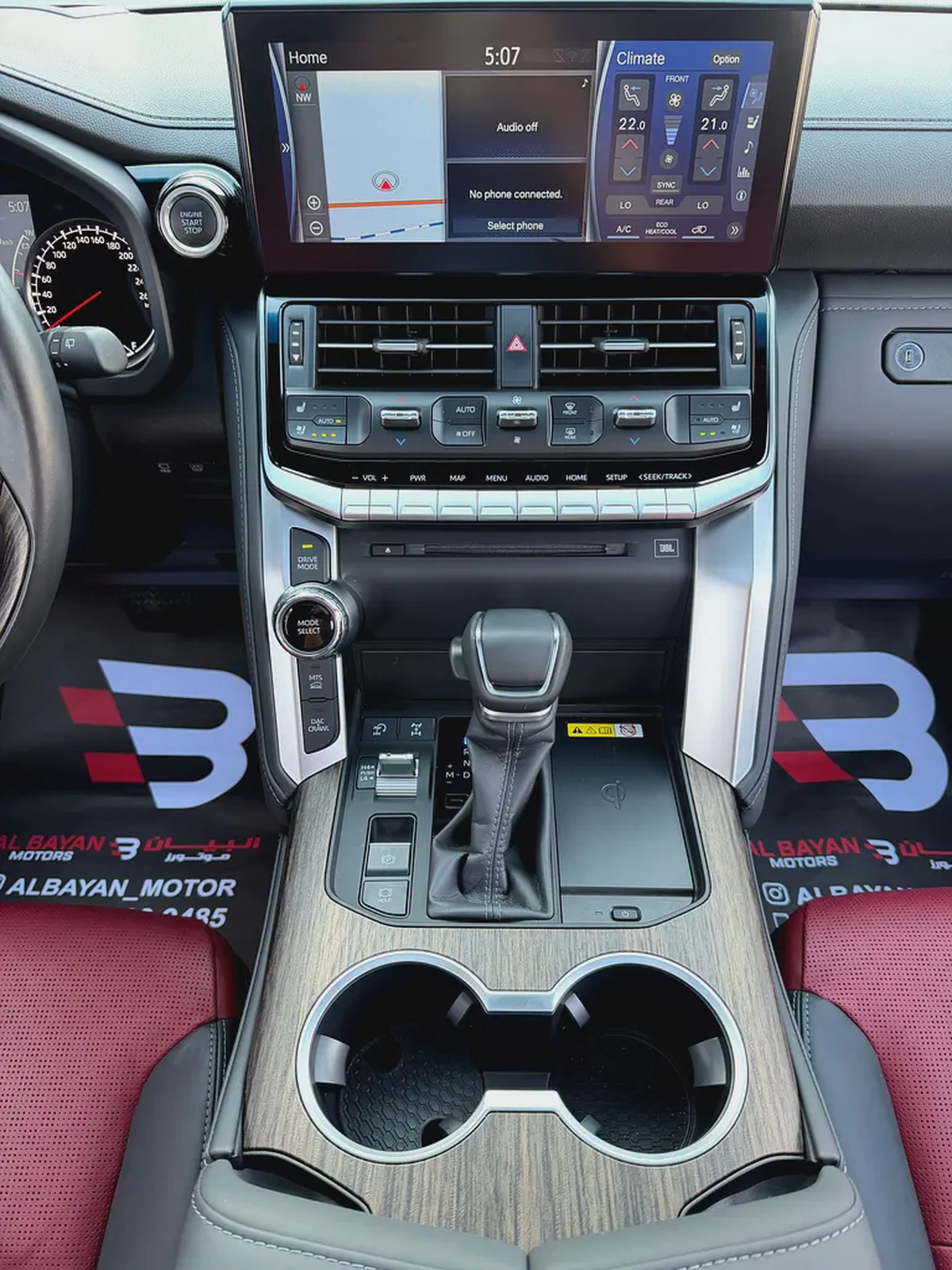 لاند كروزر VXR Tun Turbo فضي / احمر 2024 (الفطيم)-10-10