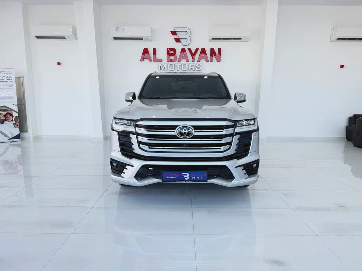 لاند كروزر VXR Tun Turbo فضي / احمر 2024 (الفطيم)-4-4