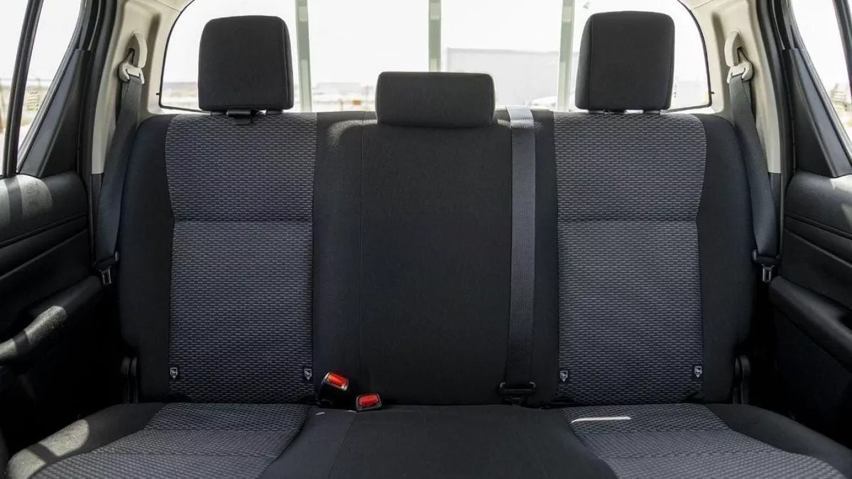 Toyota Hilux GL (LHD) TOYOTA HILUX DC COMFORT PLUS 2.4D MT 4X4 MY2025 - WHITE-18-0