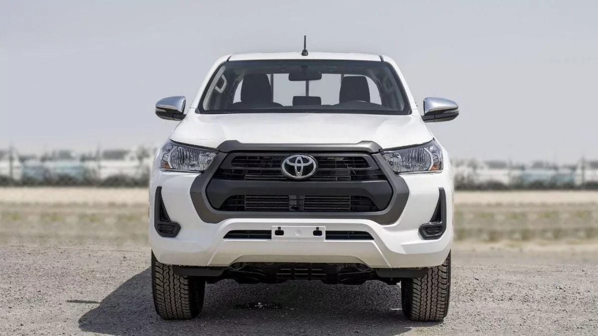 Toyota Hilux GL (LHD) TOYOTA HILUX DC COMFORT PLUS 2.4D MT 4X4 MY2025 - WHITE-1-0