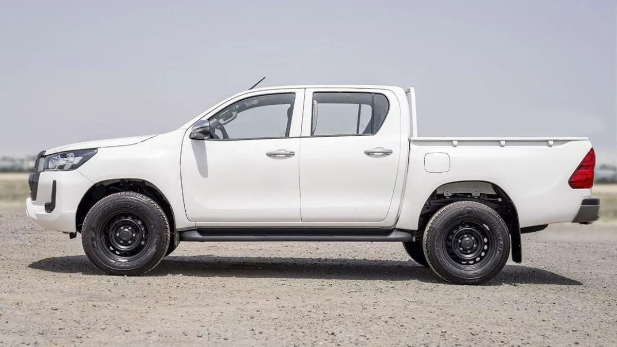 Toyota Hilux GL (LHD) TOYOTA HILUX DC COMFORT PLUS 2.4D MT 4X4 MY2025 - WHITE-3-0
