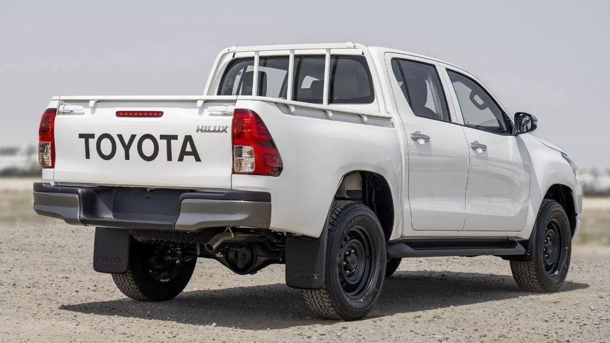 Toyota Hilux GL (LHD) TOYOTA HILUX DC COMFORT PLUS 2.4D MT 4X4 MY2025 - WHITE-4-0