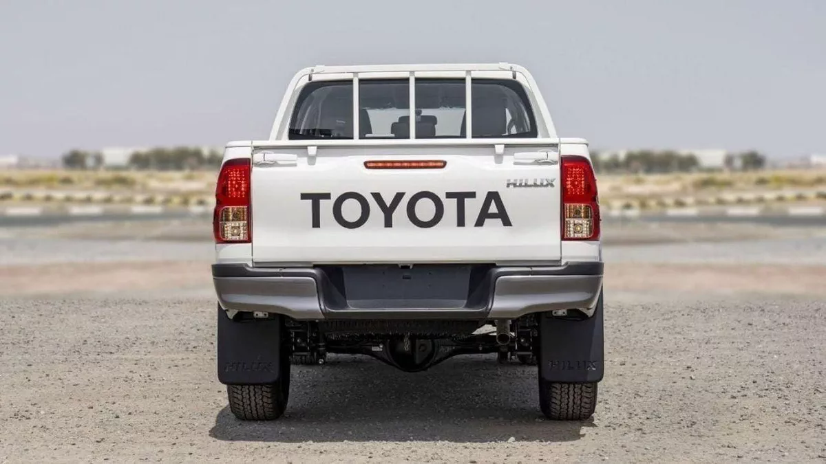 Toyota Hilux GL (LHD) TOYOTA HILUX DC COMFORT PLUS 2.4D MT 4X4 MY2025 - WHITE-5-0