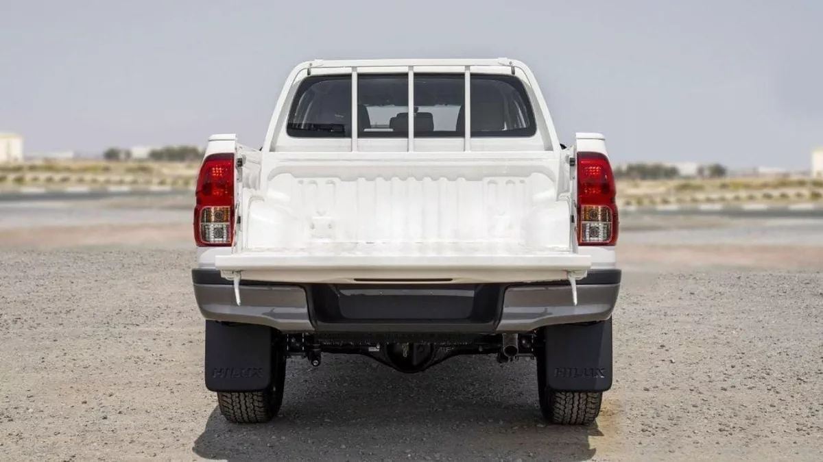 Toyota Hilux GL (LHD) TOYOTA HILUX DC COMFORT PLUS 2.4D MT 4X4 MY2025 - WHITE-8-0