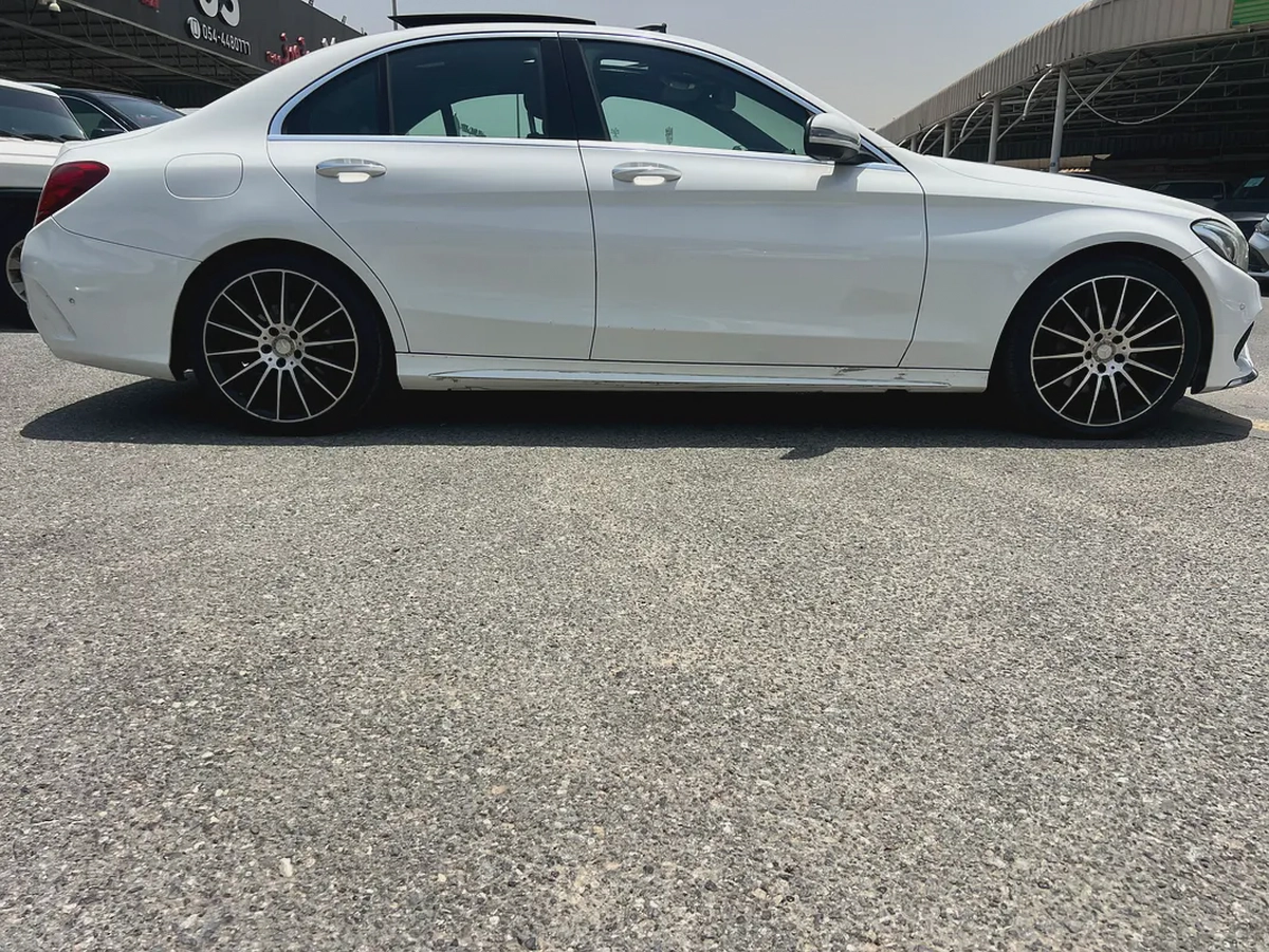 2017 Mercedes-Benz C200 C-Class GCC Specs - Impeccable Condition-5-5