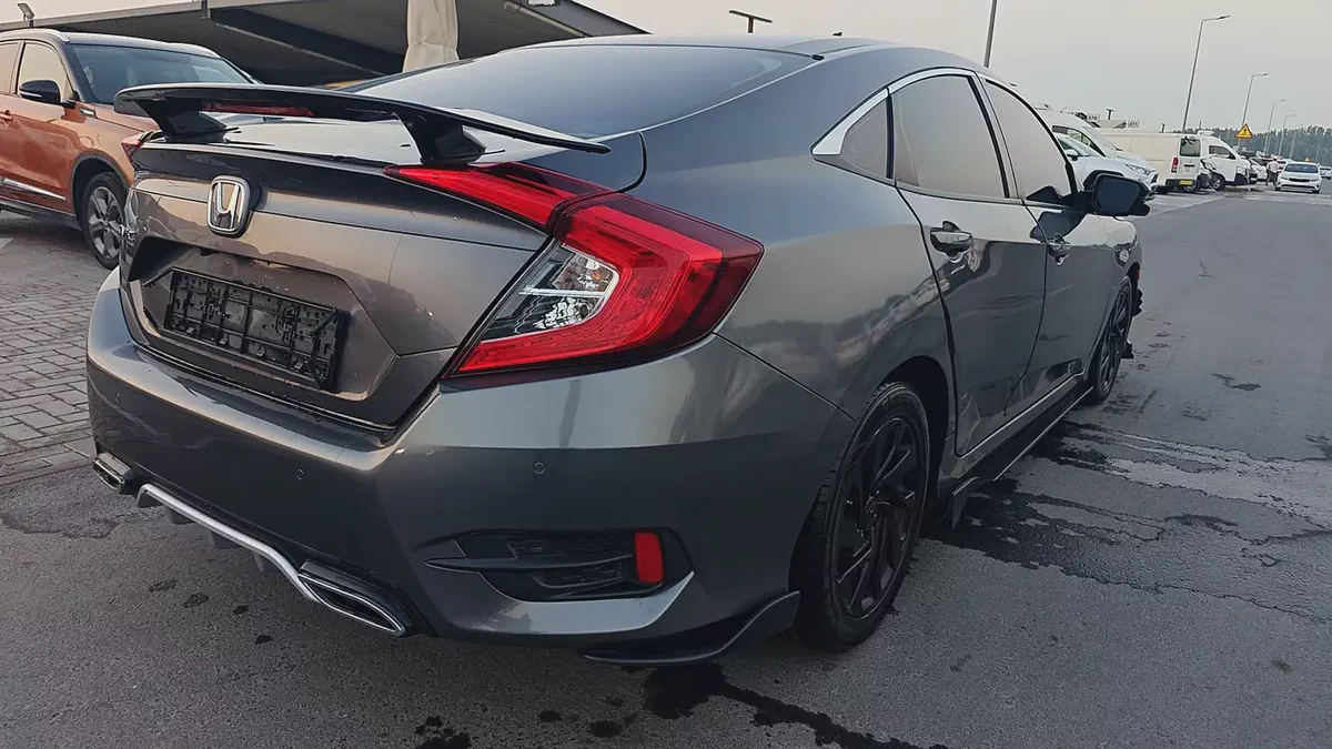2016 Honda Civic Sport GCC Specs-3-3