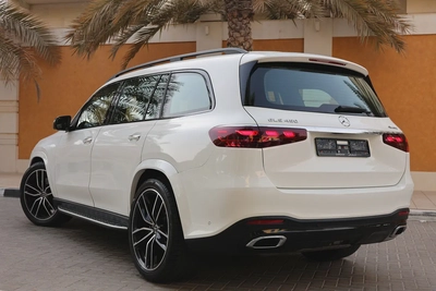 MERCEDES-BENZ GLS450-4MATIC-2024-13000KM-GCC SPECS-UNDER WARRANTY-NIGHT PACKAGE-3