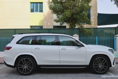 MERCEDES-BENZ GLS450-4MATIC-2024-13000KM-GCC SPECS-UNDER WARRANTY-NIGHT PACKAGE-9